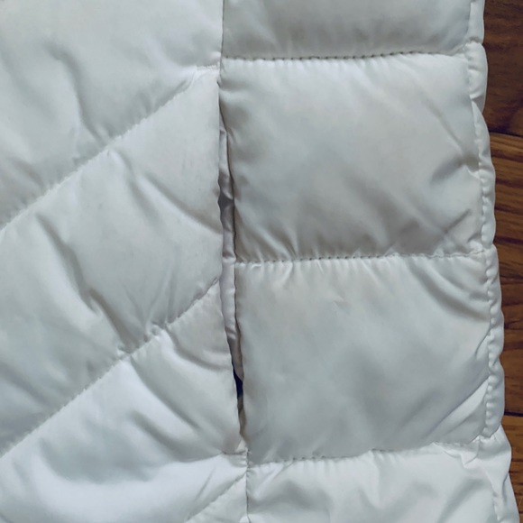 Girls Puffer Vest - Picture 6 of 6